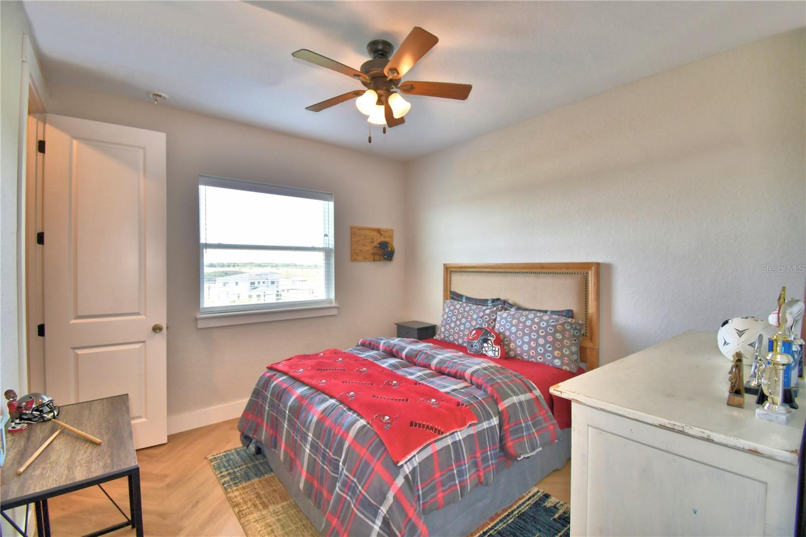 Image 60 of 100 For 203 Spring Azure Drive