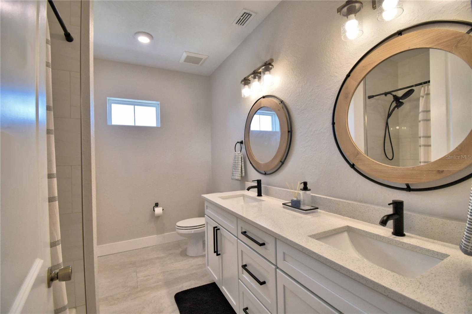 Image 65 of 100 For 203 Spring Azure Drive