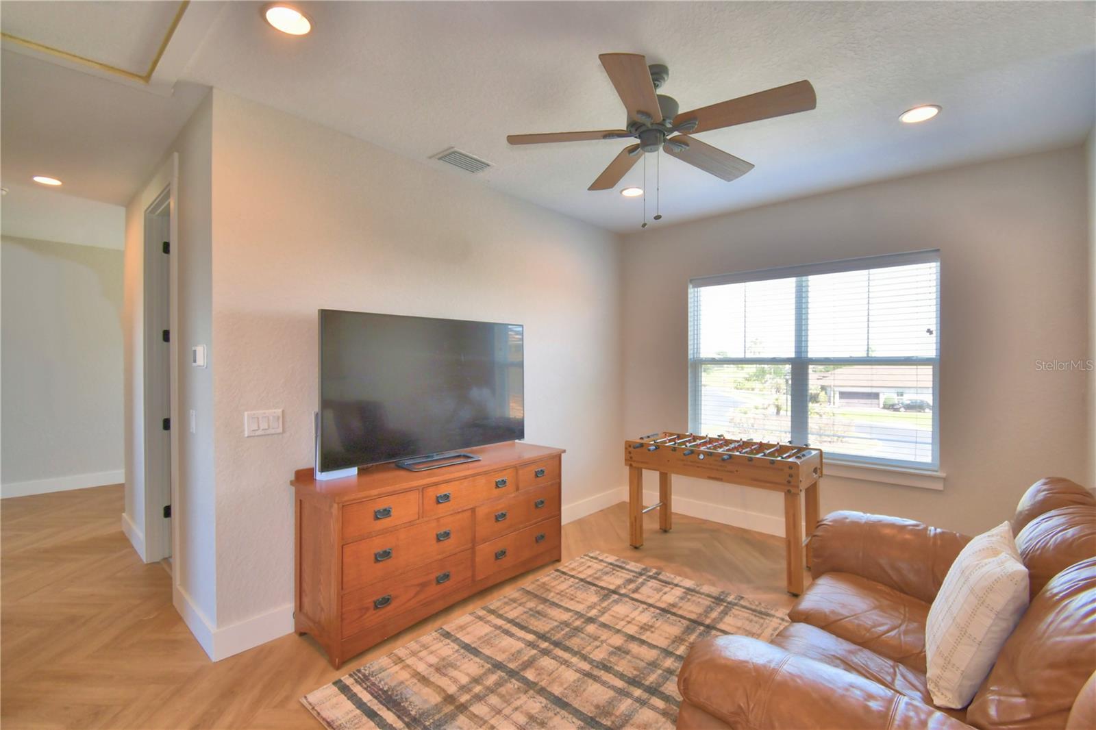 Image 71 of 100 For 203 Spring Azure Drive