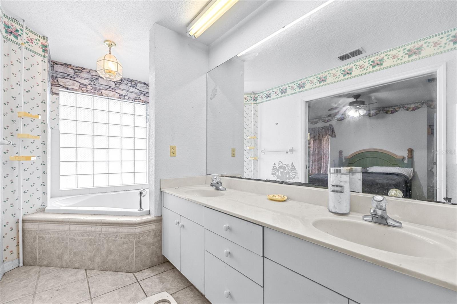 Image 11 of 25 For 954 Odoniel Drive