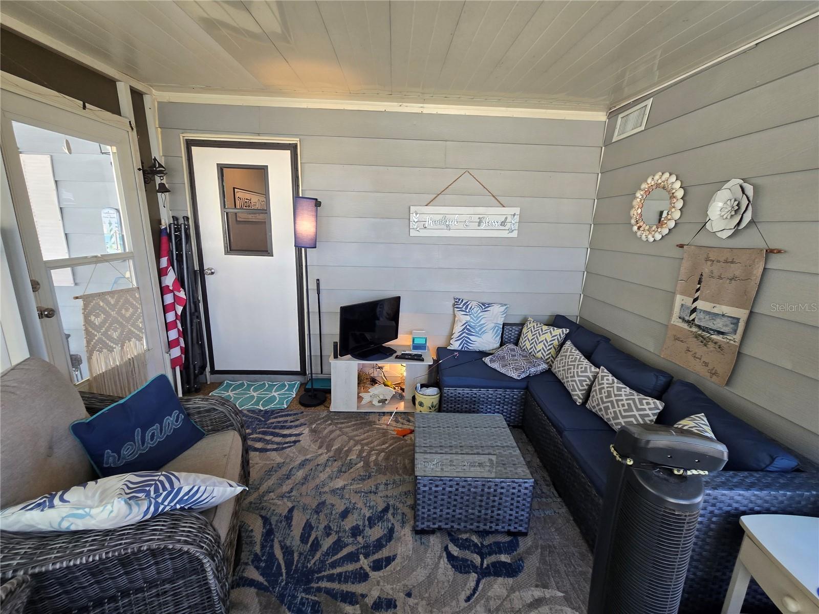 Image 21 of 100 For 336 Victoria Drive