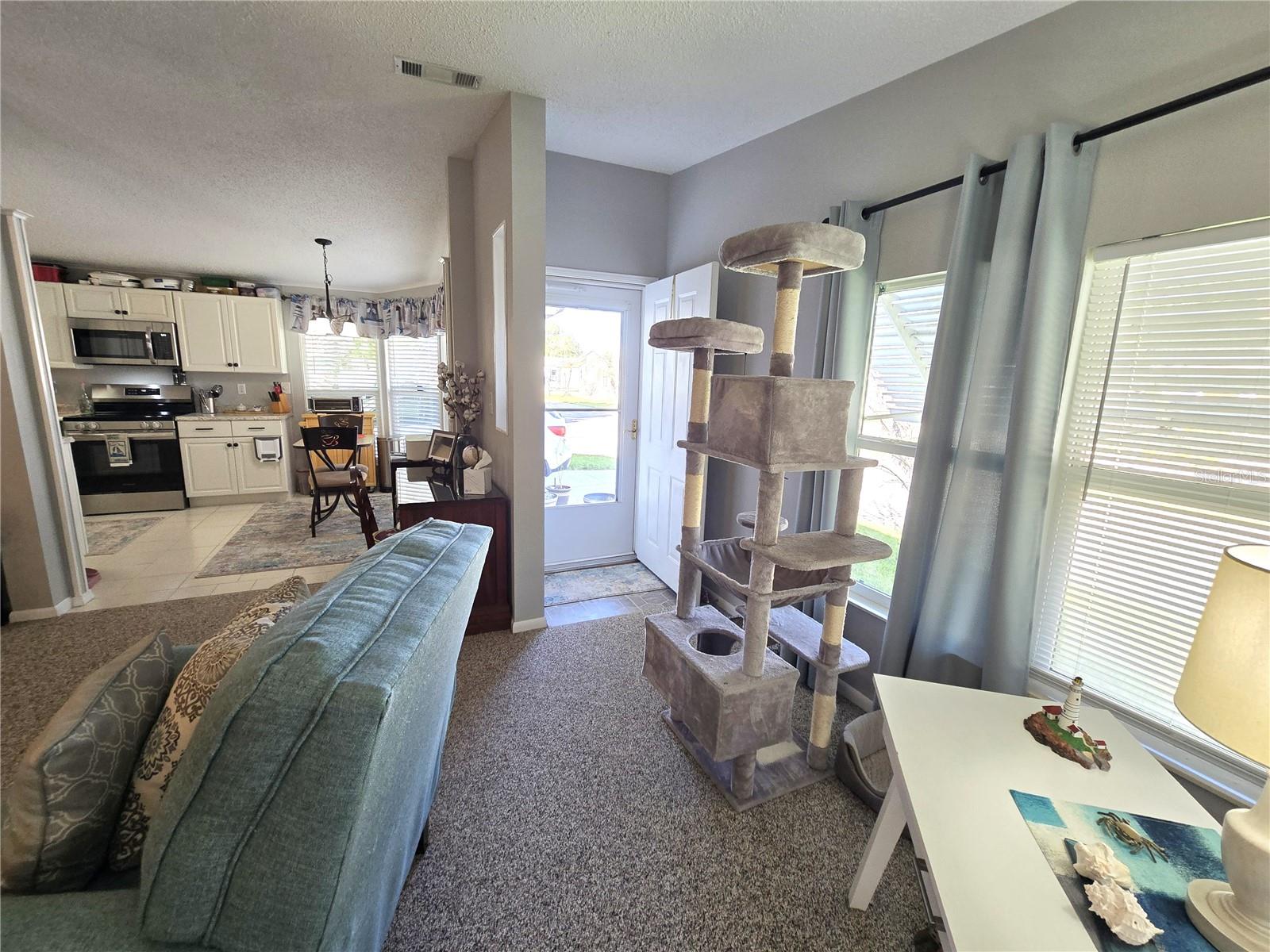 Image 31 of 100 For 336 Victoria Drive