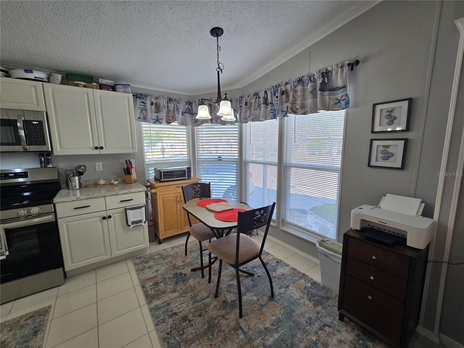 Image 33 of 100 For 336 Victoria Drive