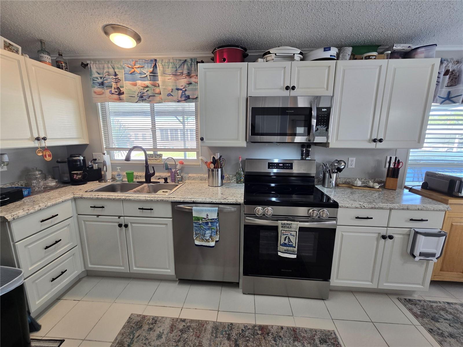 Image 36 of 100 For 336 Victoria Drive