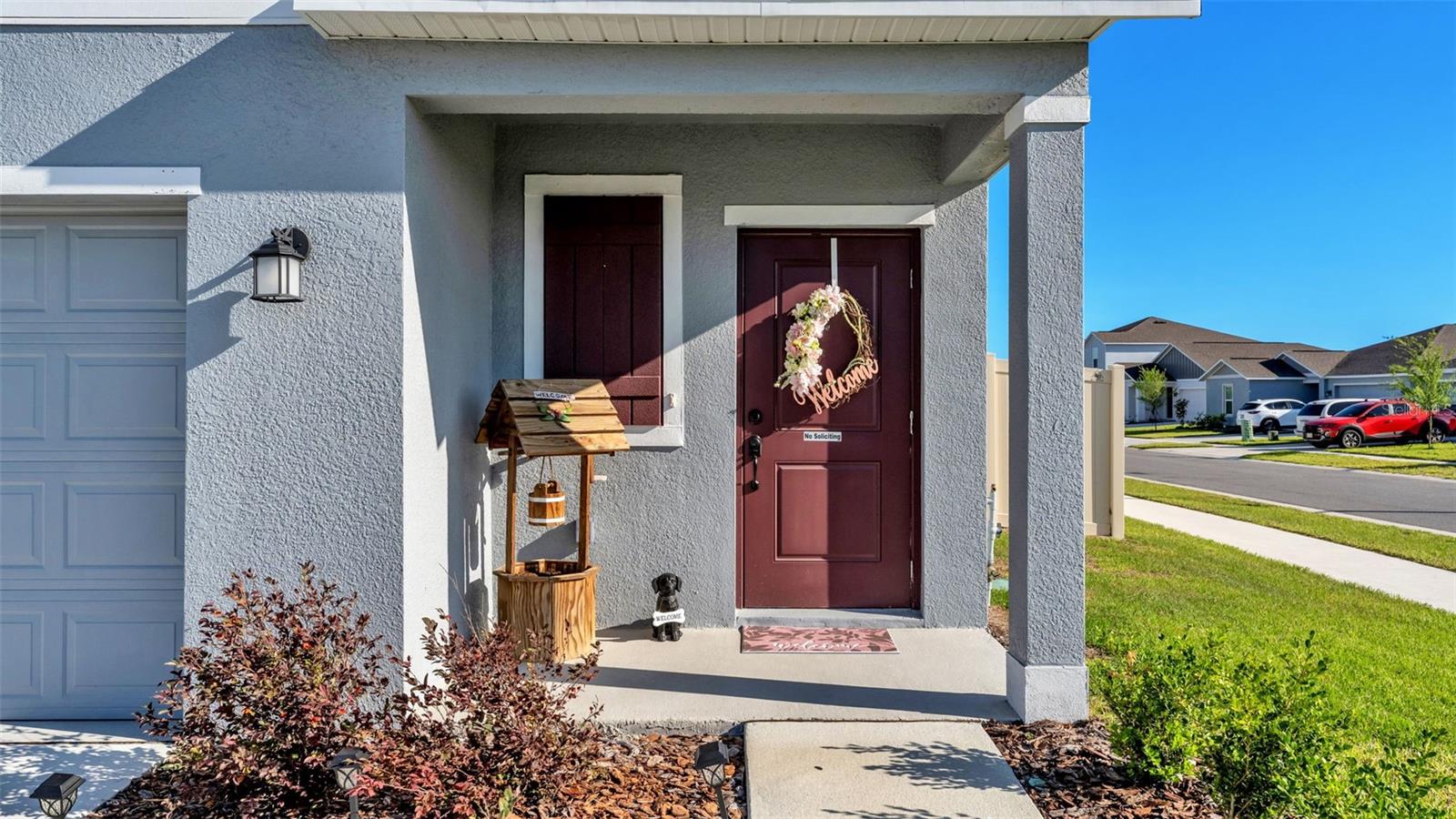 Listing photo id 2 for 1985 Sarah Street