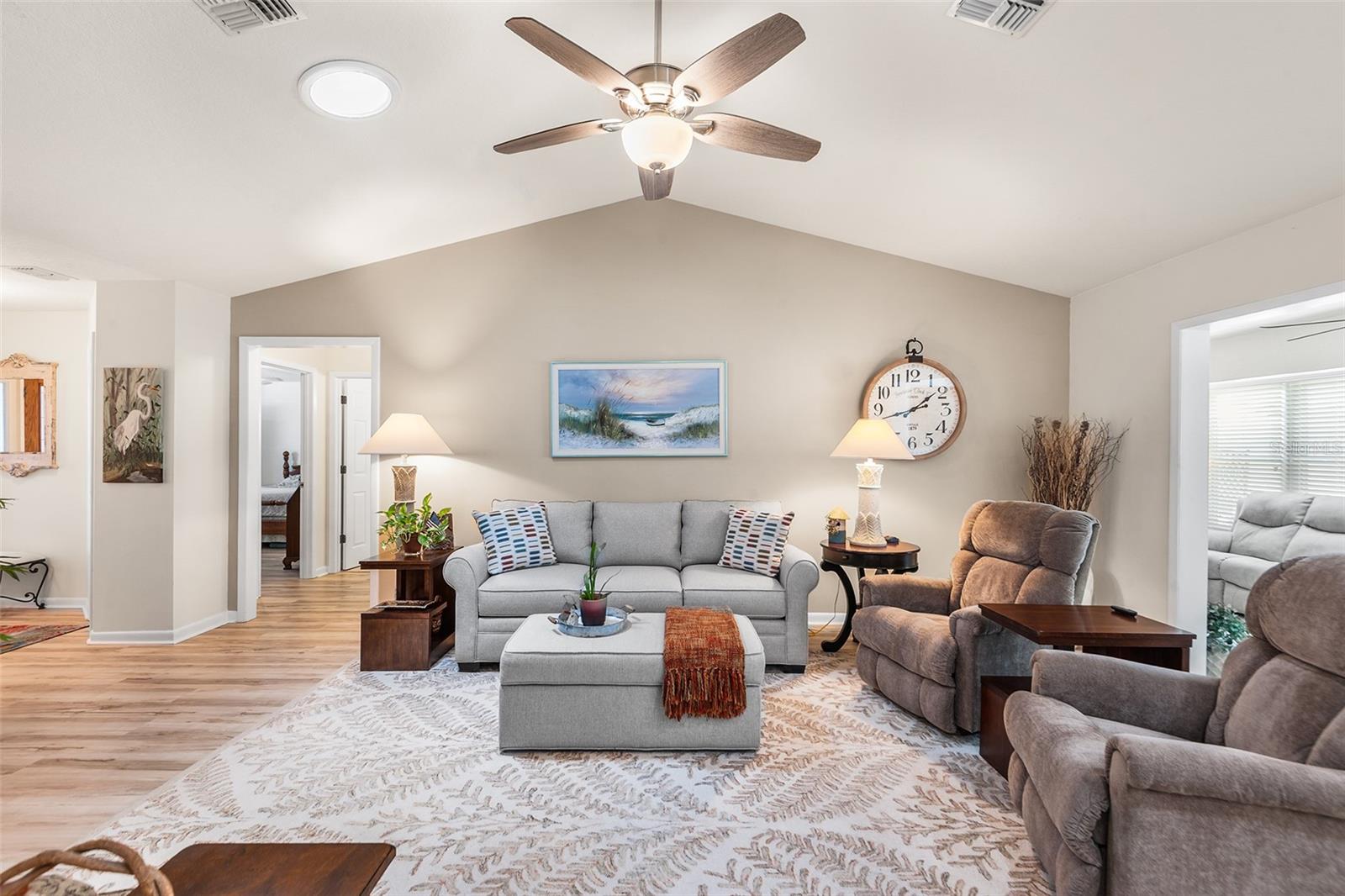 Image 11 of 41 For 510 Eastlake Dr