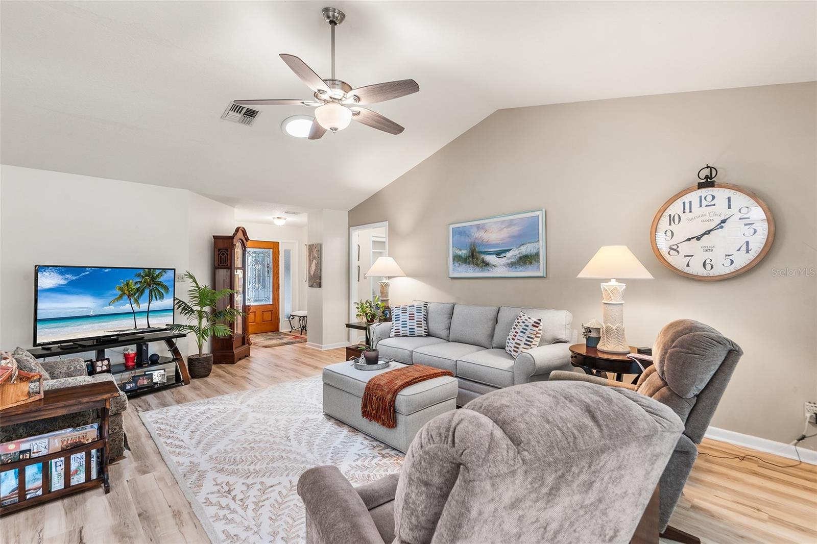 Image 12 of 41 For 510 Eastlake Dr