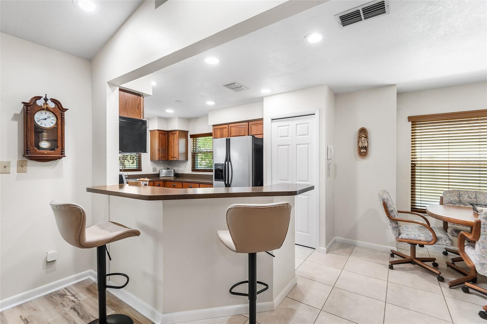 Image 13 of 41 For 510 Eastlake Dr