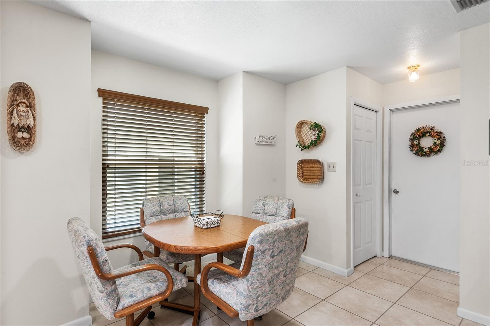 Image 18 of 41 For 510 Eastlake Dr