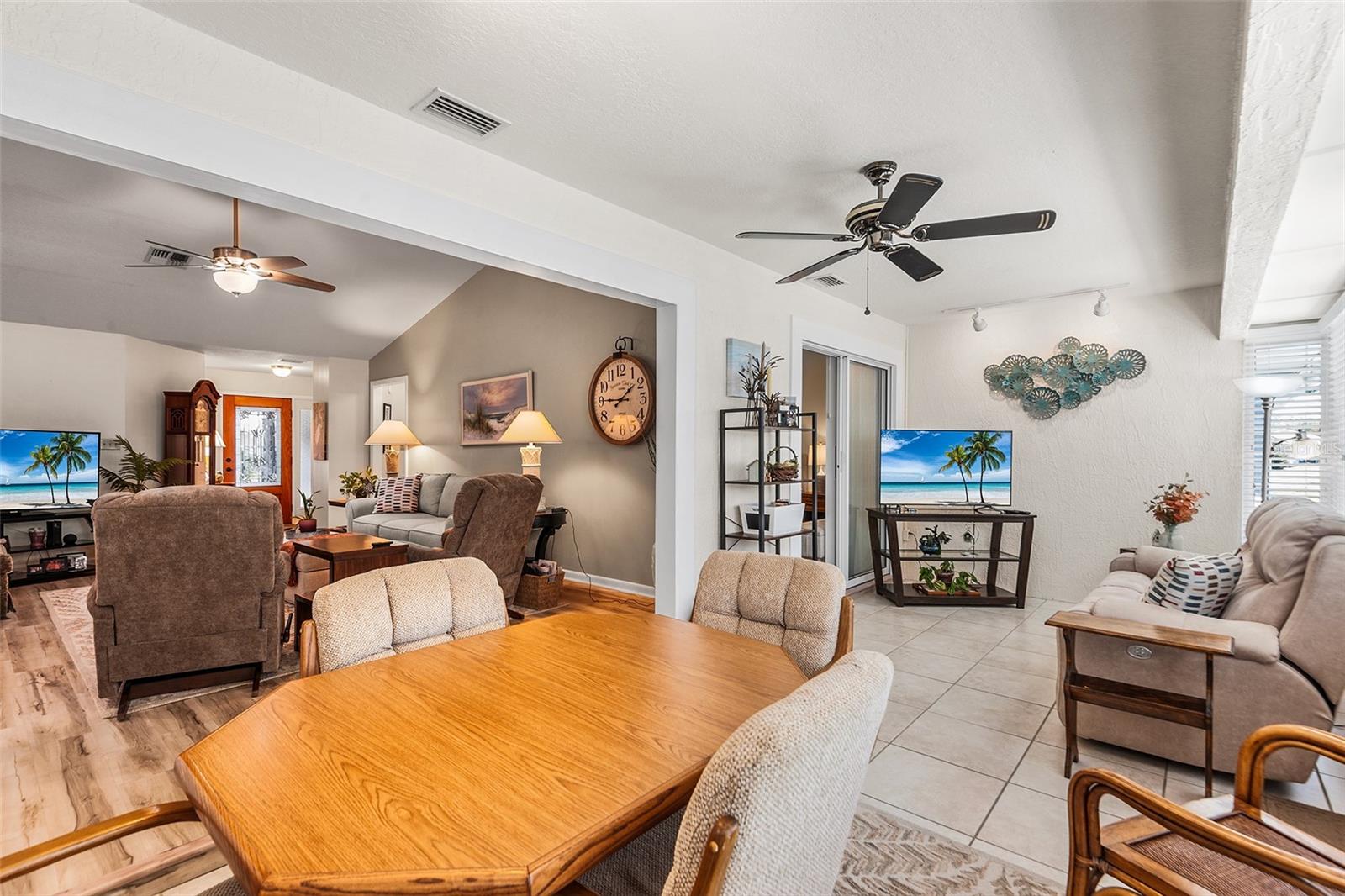 Image 21 of 41 For 510 Eastlake Dr