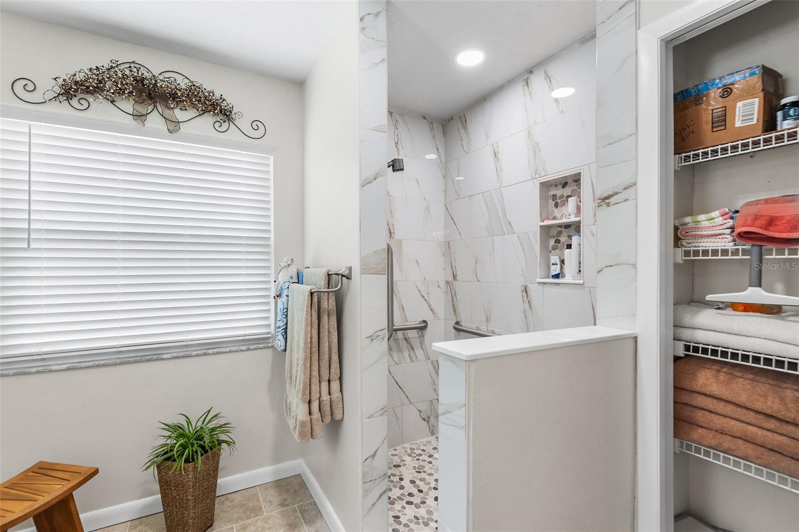 Image 26 of 41 For 510 Eastlake Dr