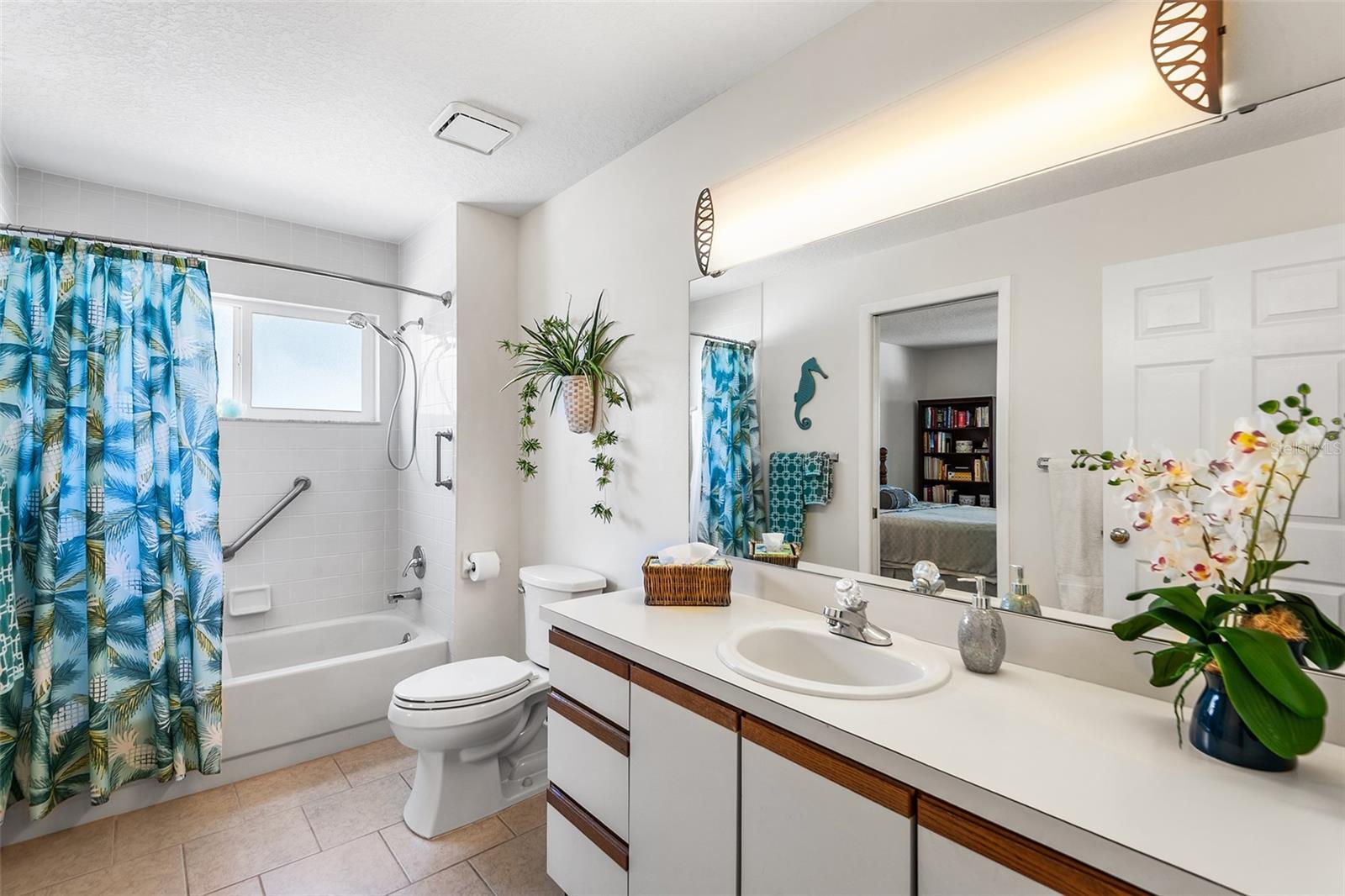 Image 30 of 41 For 510 Eastlake Dr