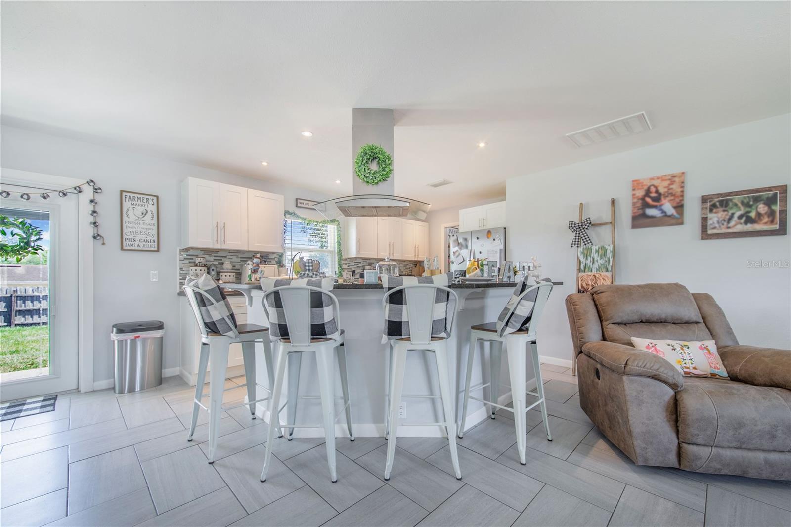 Image 11 of 44 For 838 Sherwood Drive