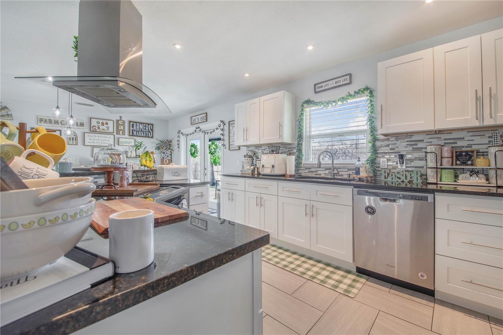 Image 14 of 44 For 838 Sherwood Drive