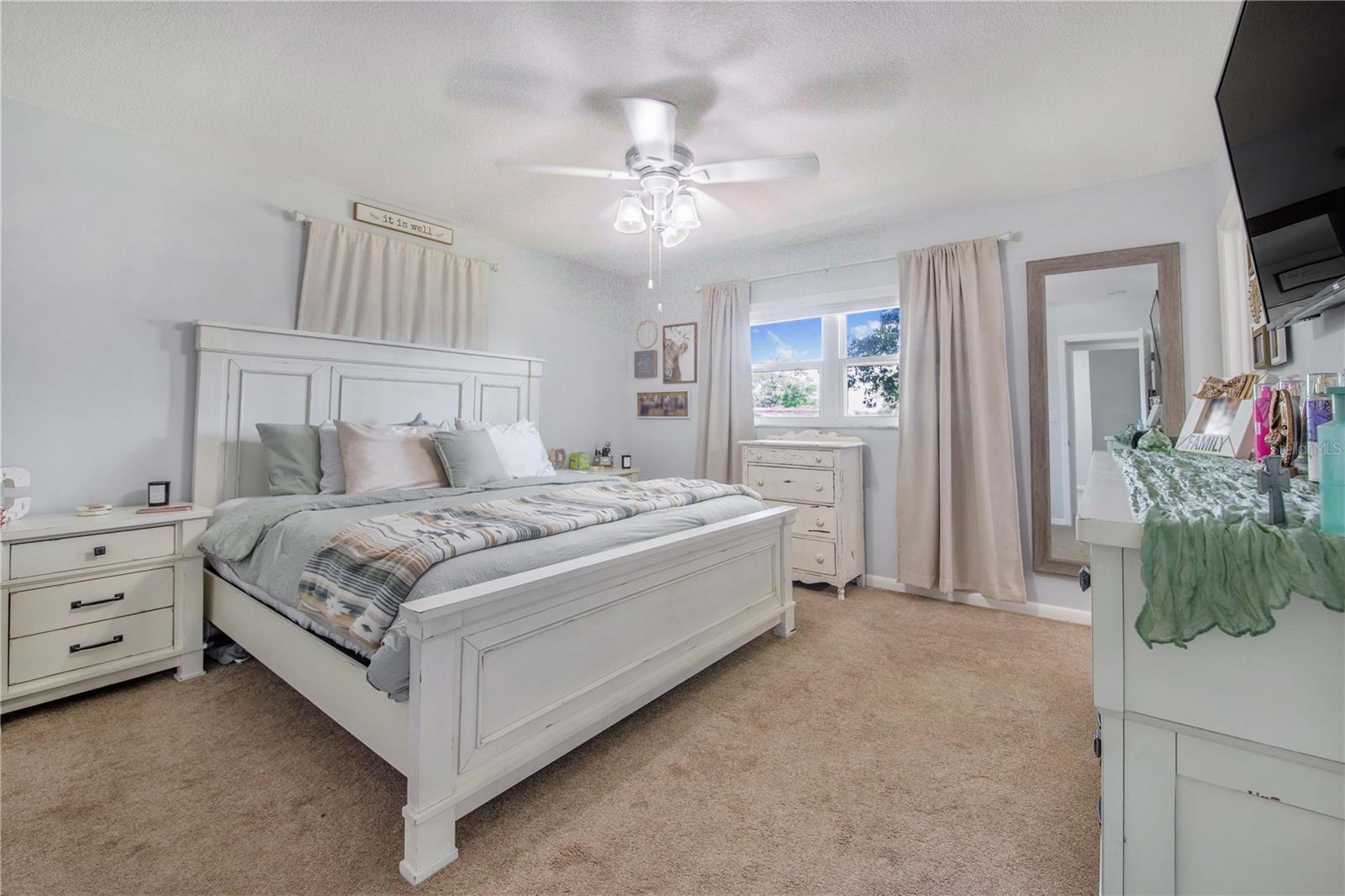 Image 22 of 44 For 838 Sherwood Drive