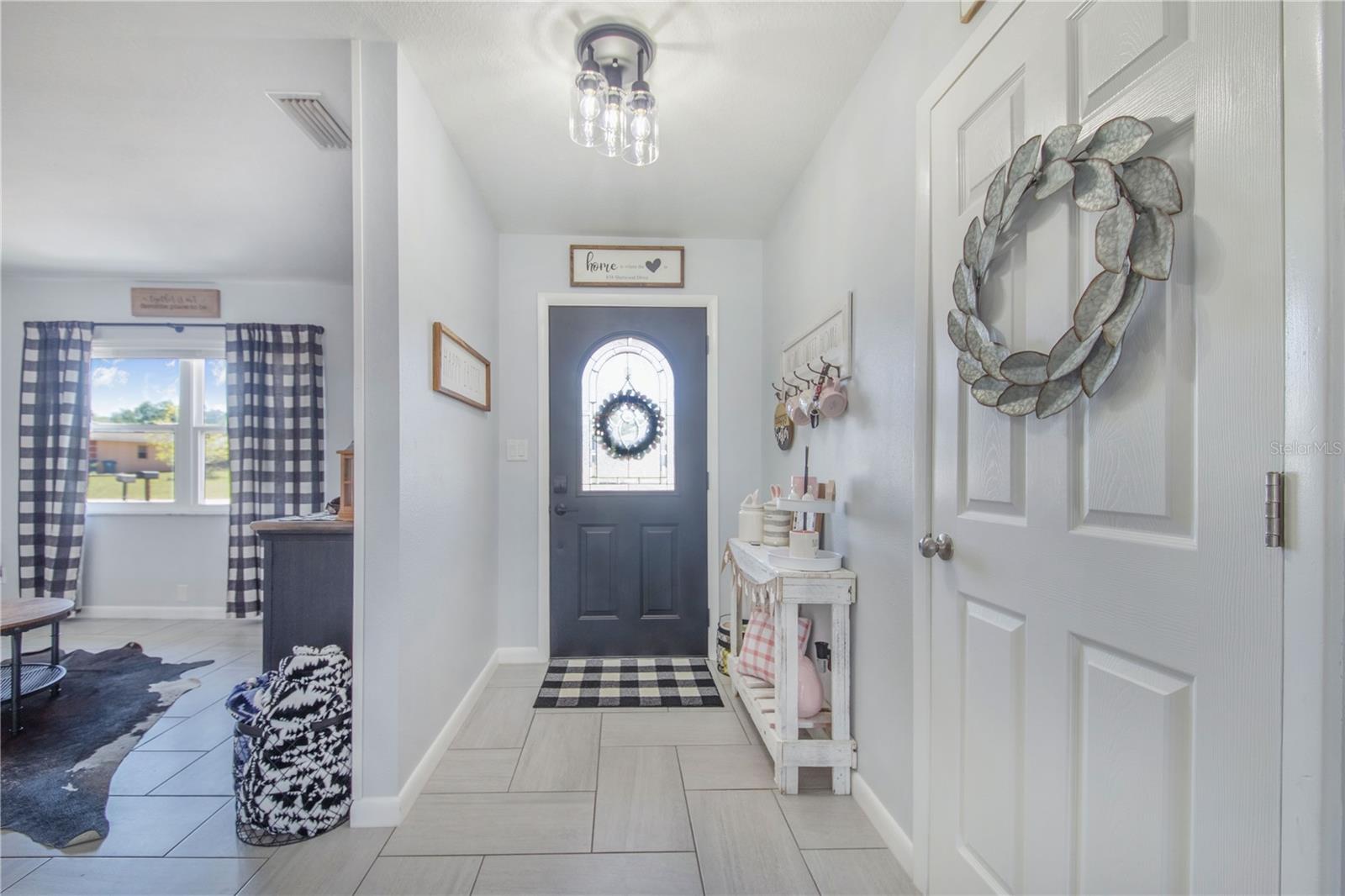 Image 6 of 44 For 838 Sherwood Drive