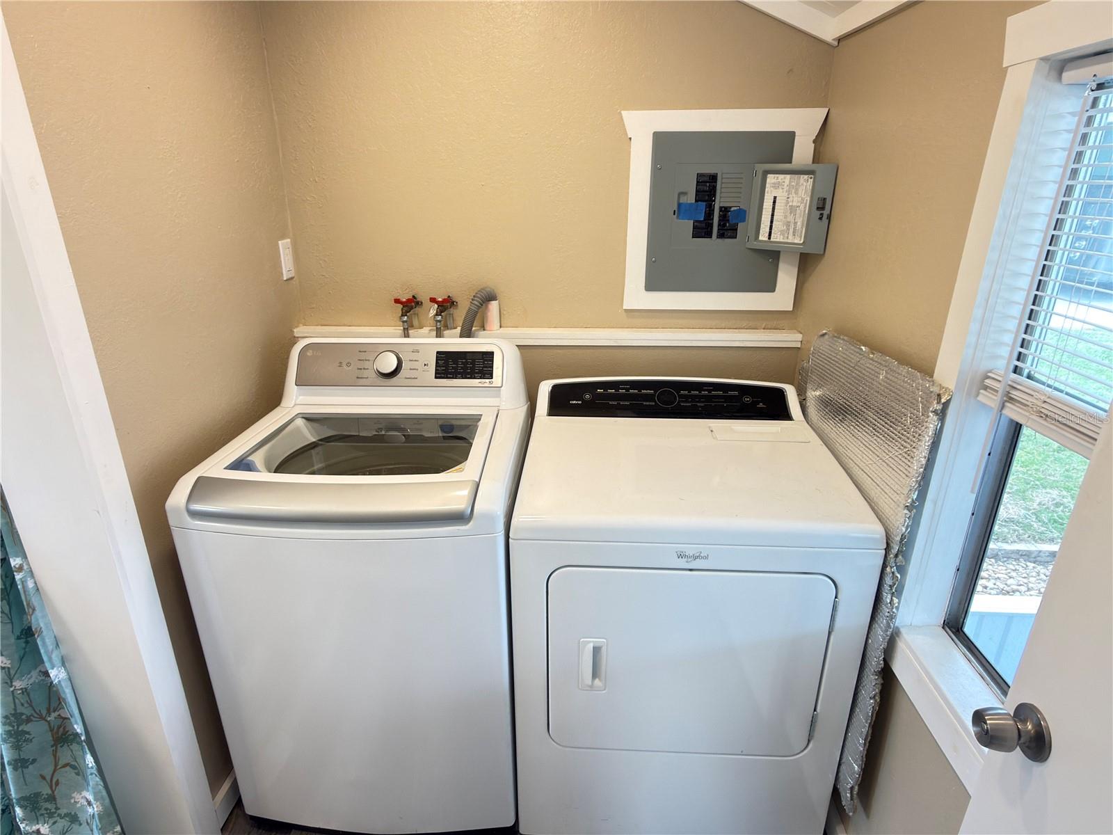 Image 21 of 27 For 5073 Shore Line Drive