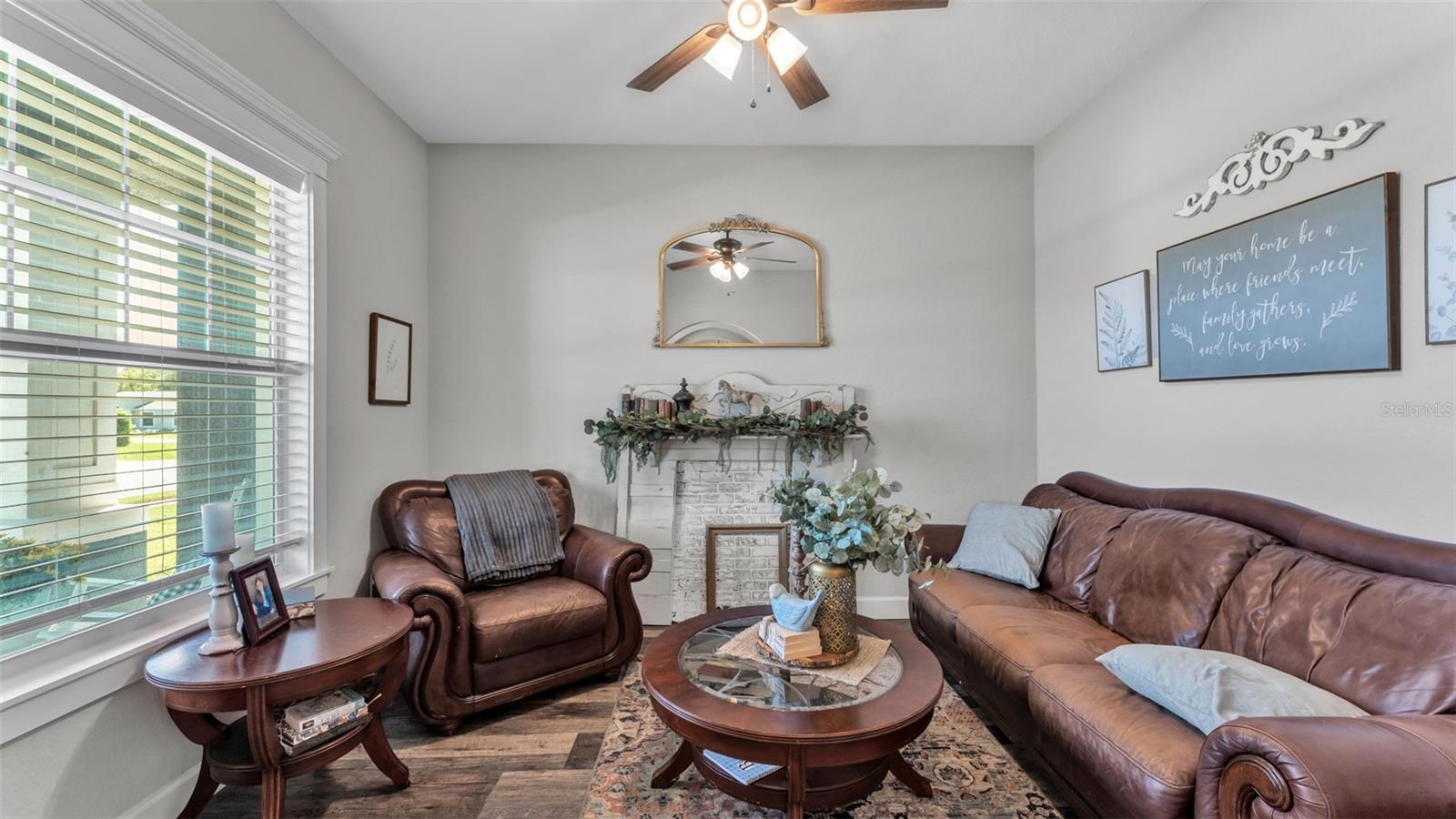 Image 17 of 52 For 254 Kissengen Park Drive