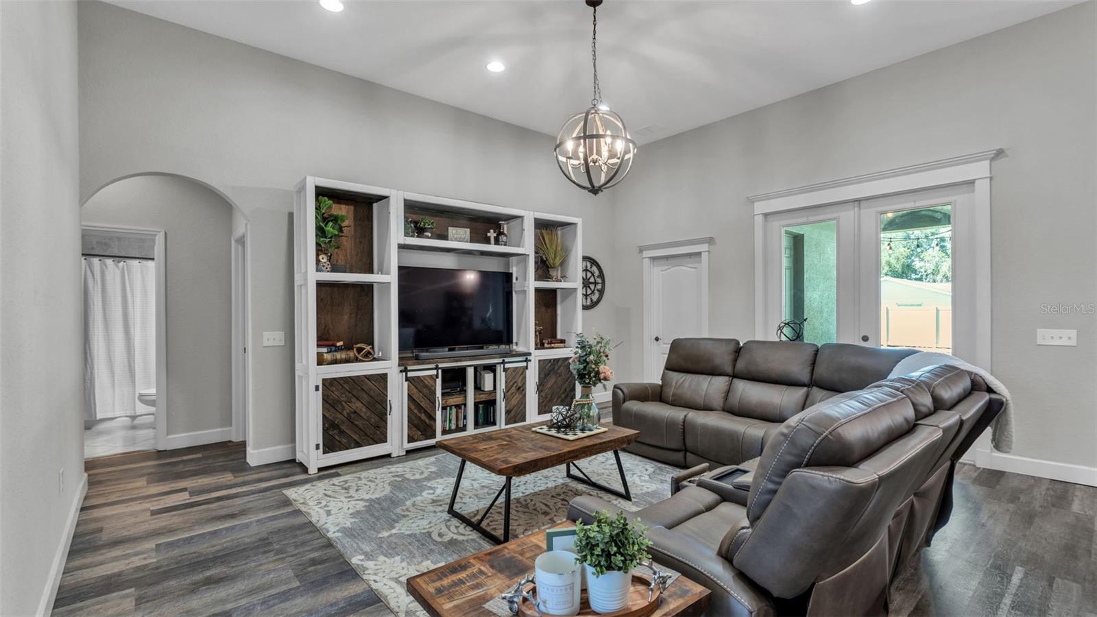 Image 29 of 52 For 254 Kissengen Park Drive