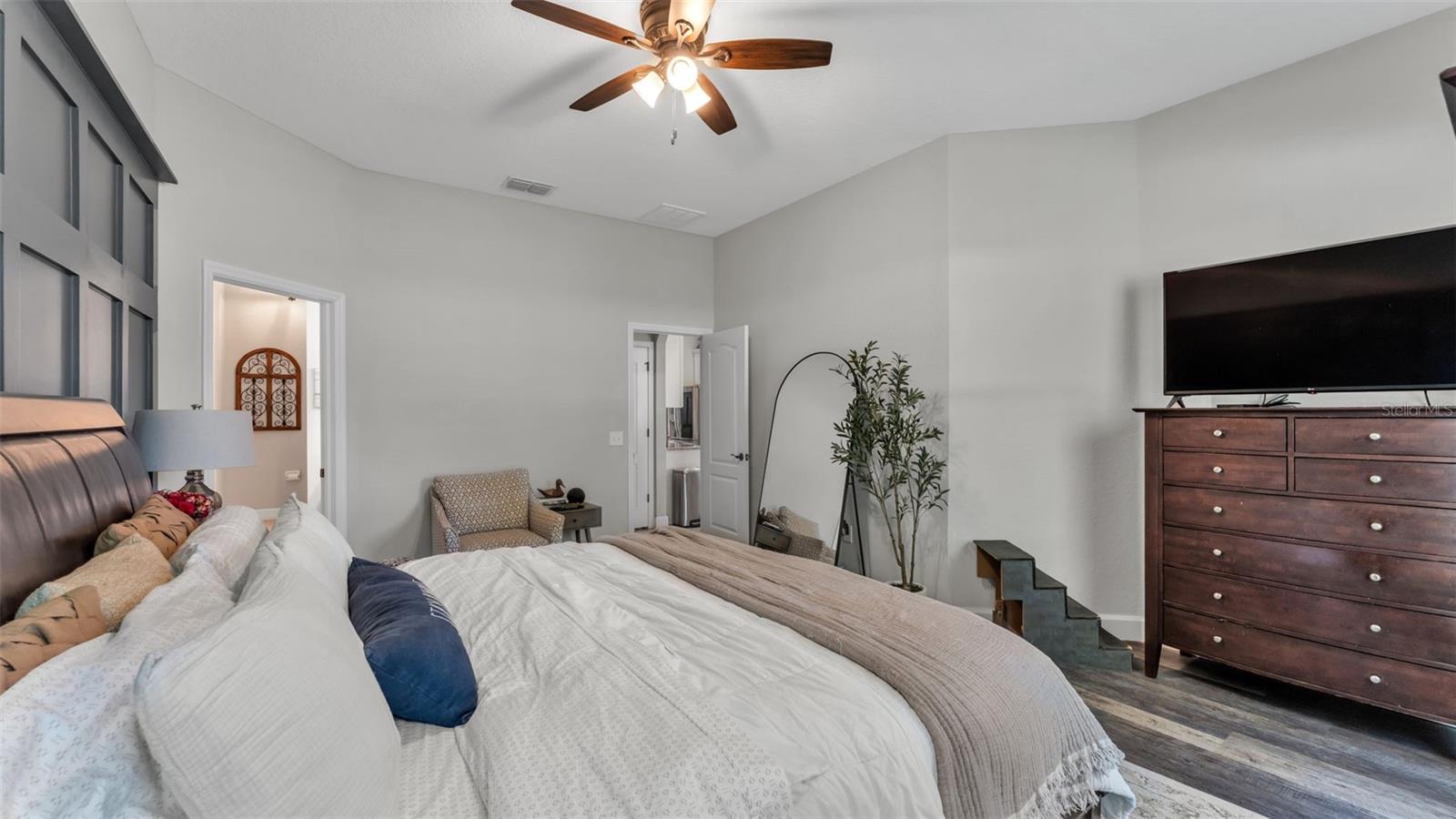 Image 36 of 52 For 254 Kissengen Park Drive