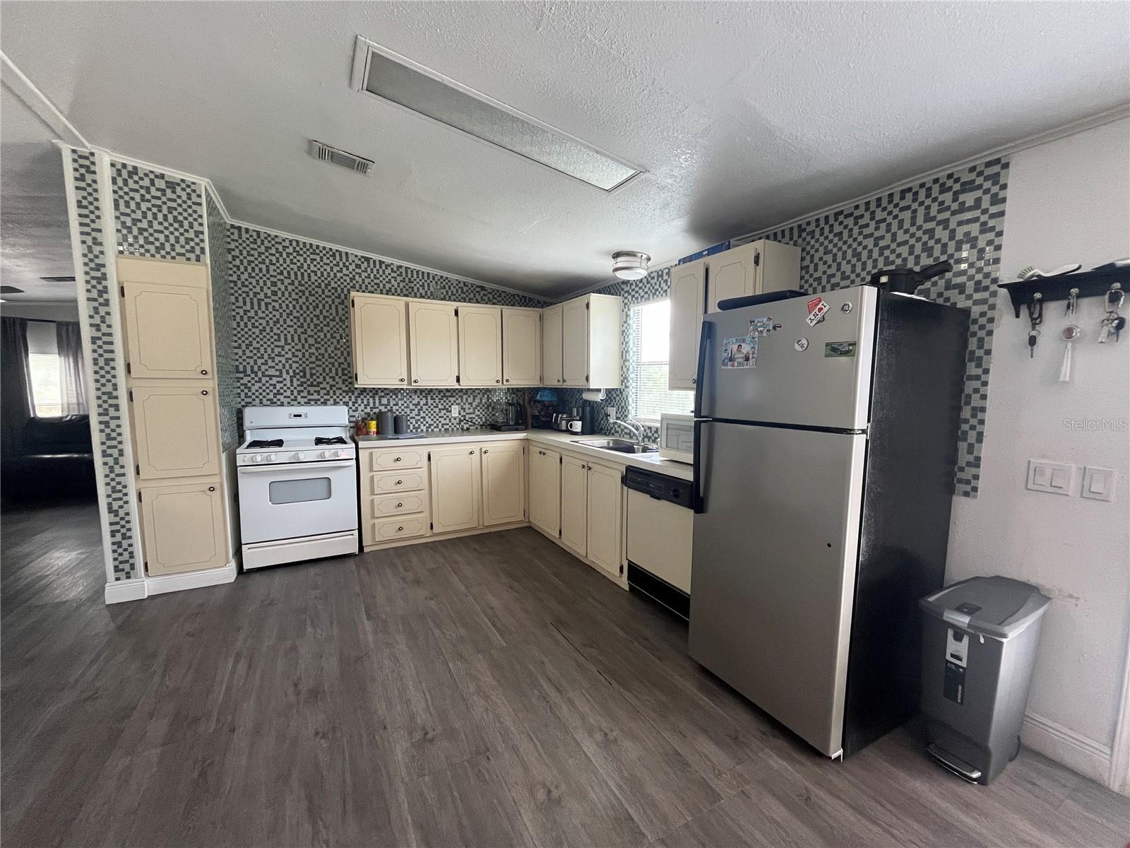 Image 5 of 66 For 10780 State Road 60 E