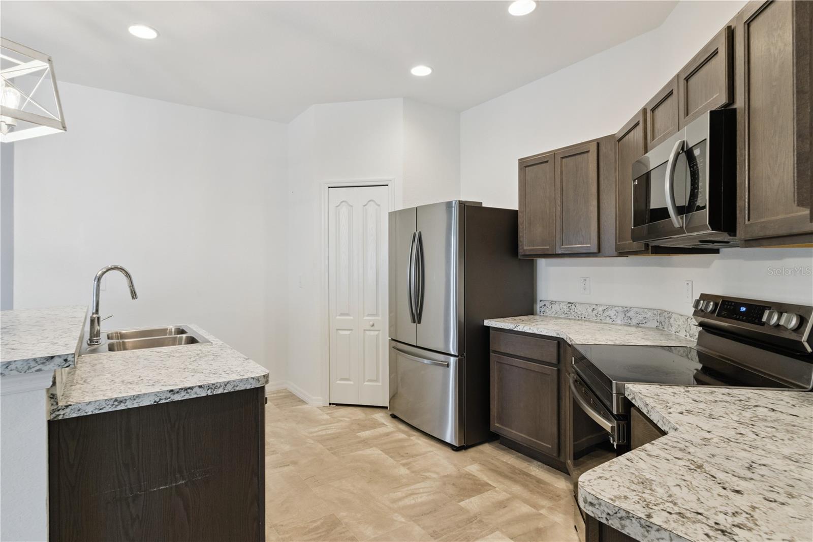 Image 2 of 24 For 305 Arbuthnot Street