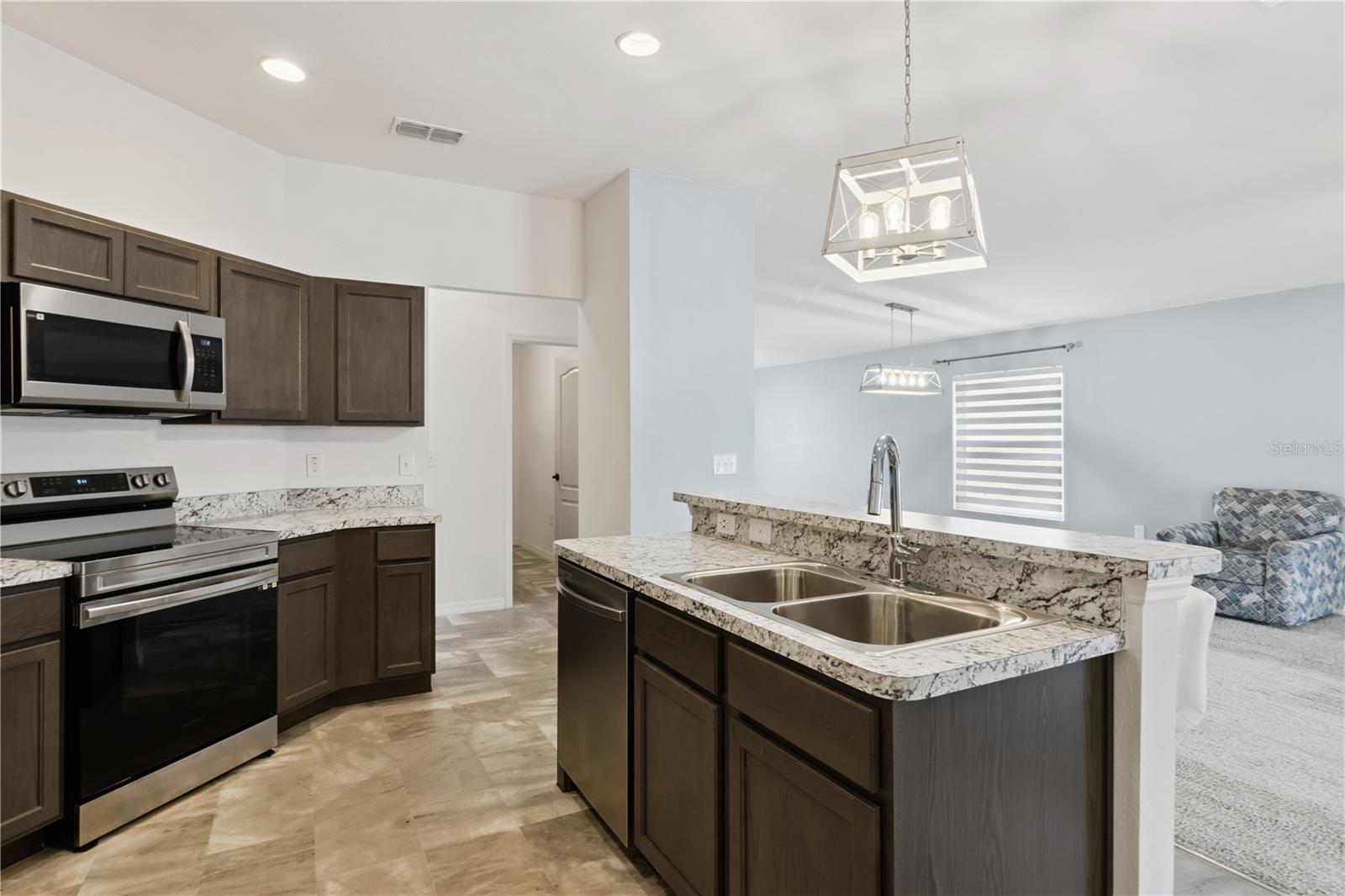 Image 5 of 24 For 305 Arbuthnot Street