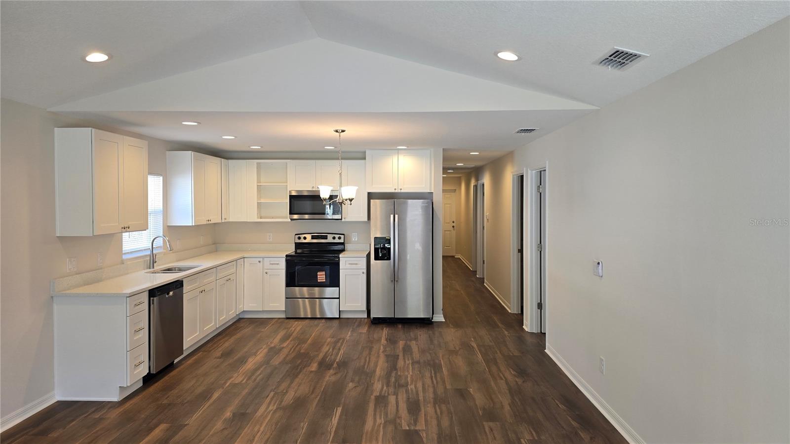 Image 2 of 8 For 853 Avenue R Ne