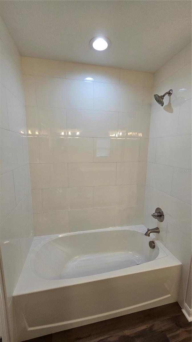 Image 5 of 8 For 853 Avenue R Ne