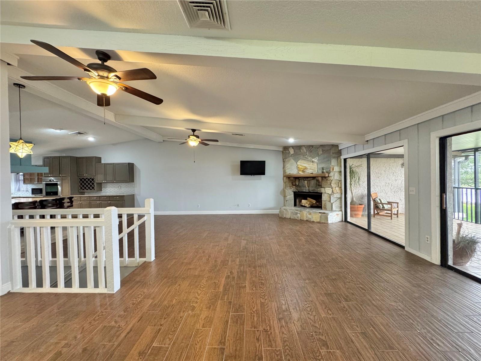 Image 15 of 53 For 2410 Hartridge Point Drive W