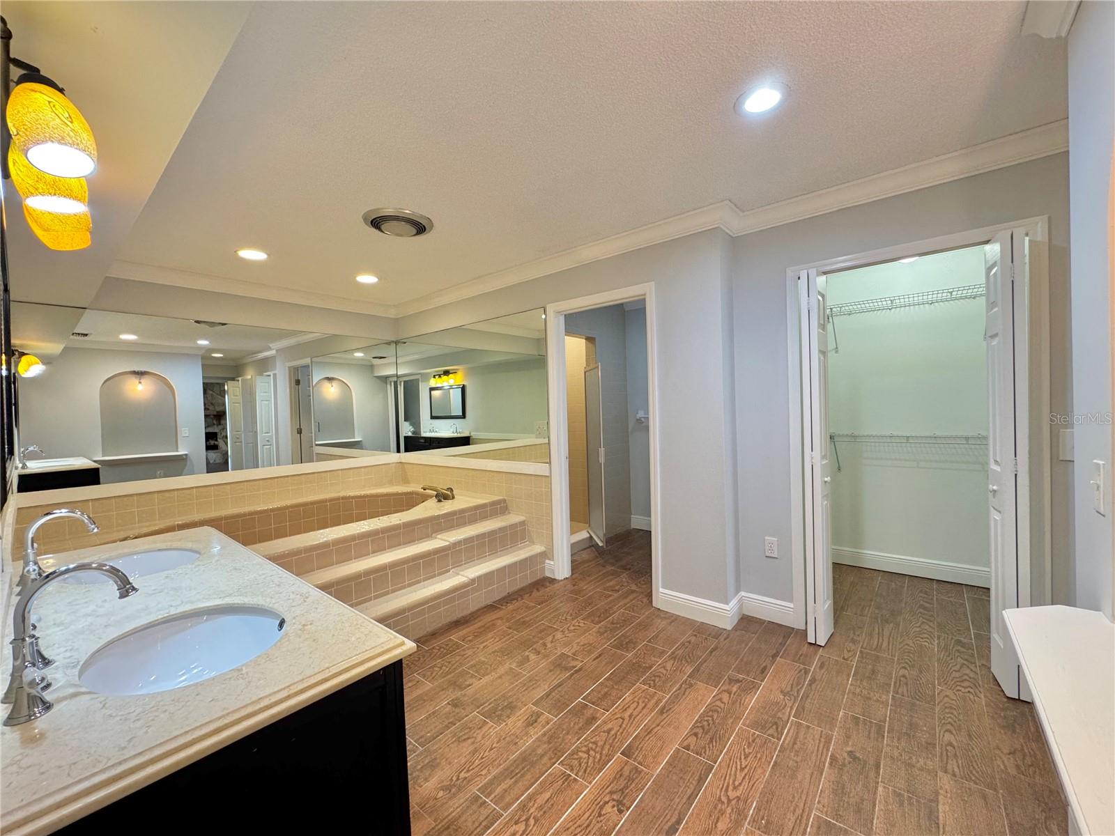 Image 24 of 53 For 2410 Hartridge Point Drive W