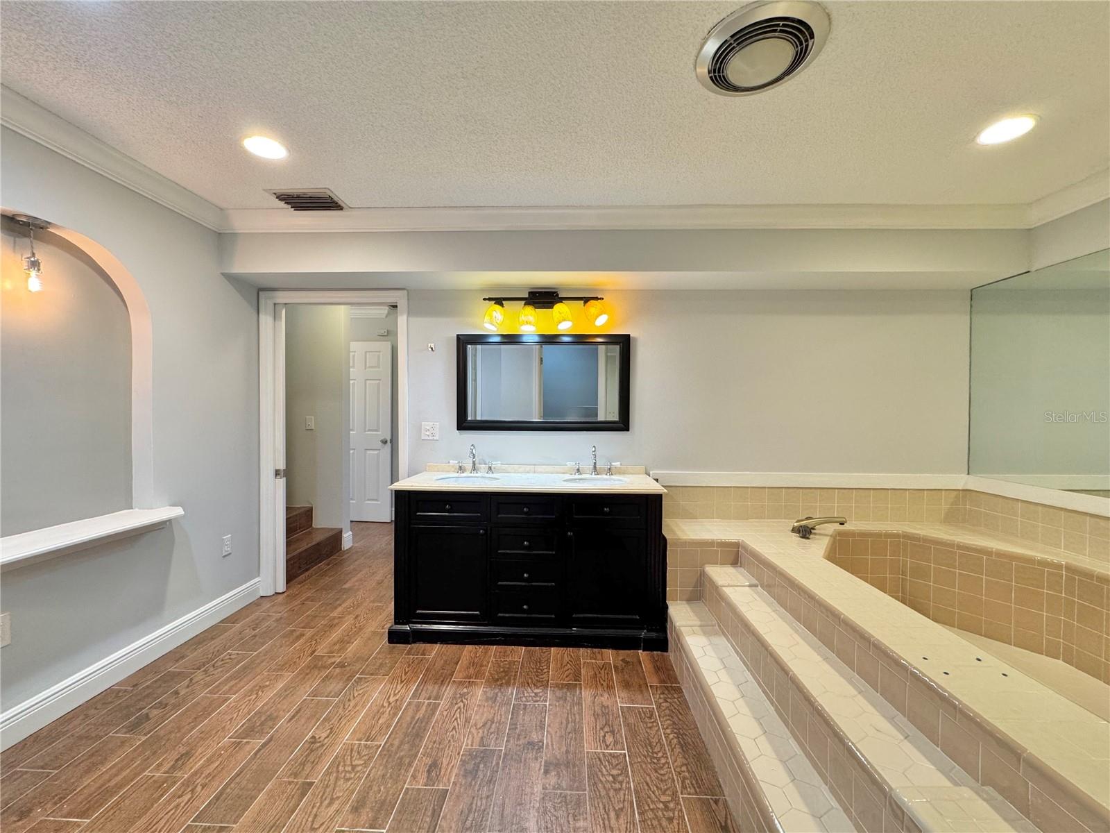 Image 26 of 53 For 2410 Hartridge Point Drive W