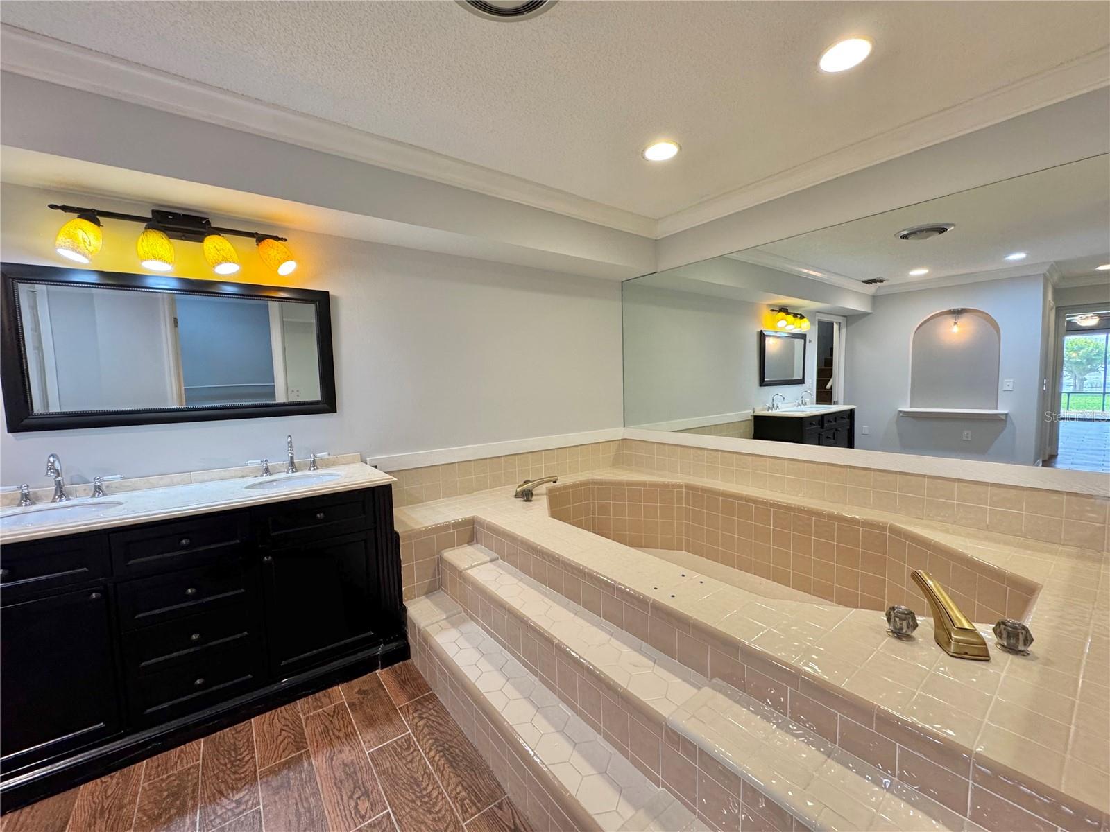 Image 27 of 53 For 2410 Hartridge Point Drive W