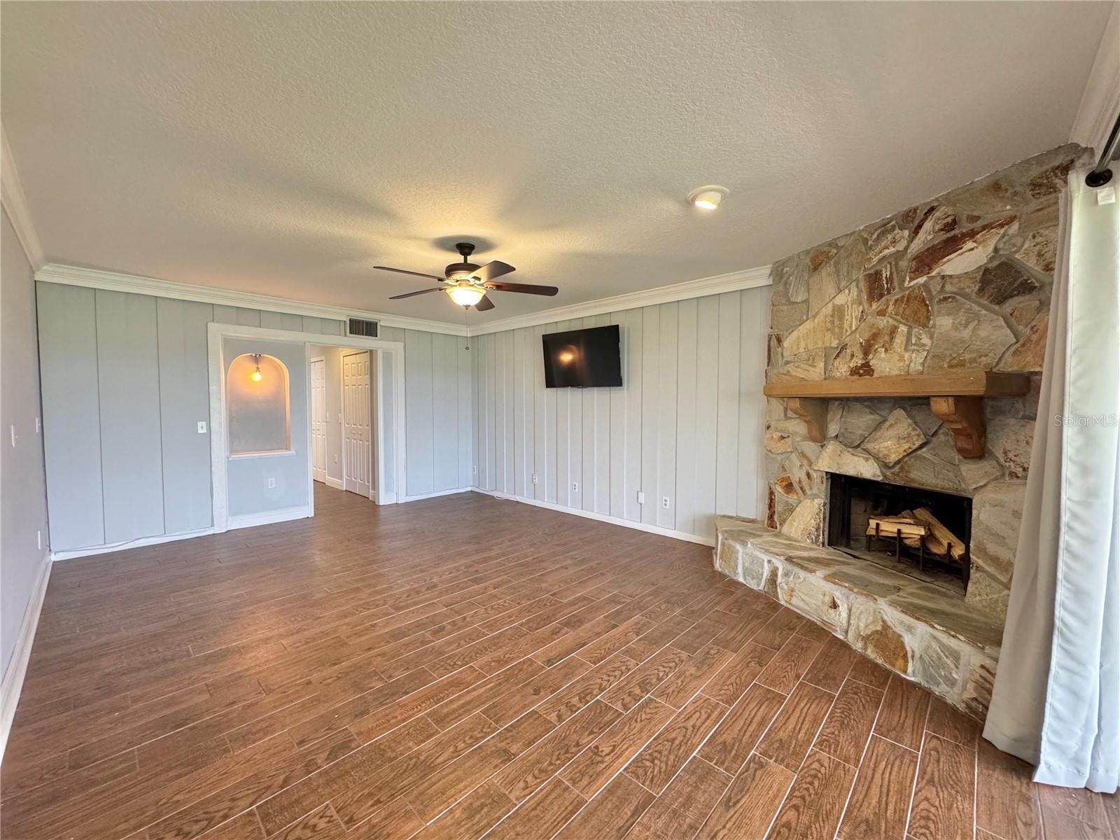 Image 30 of 53 For 2410 Hartridge Point Drive W