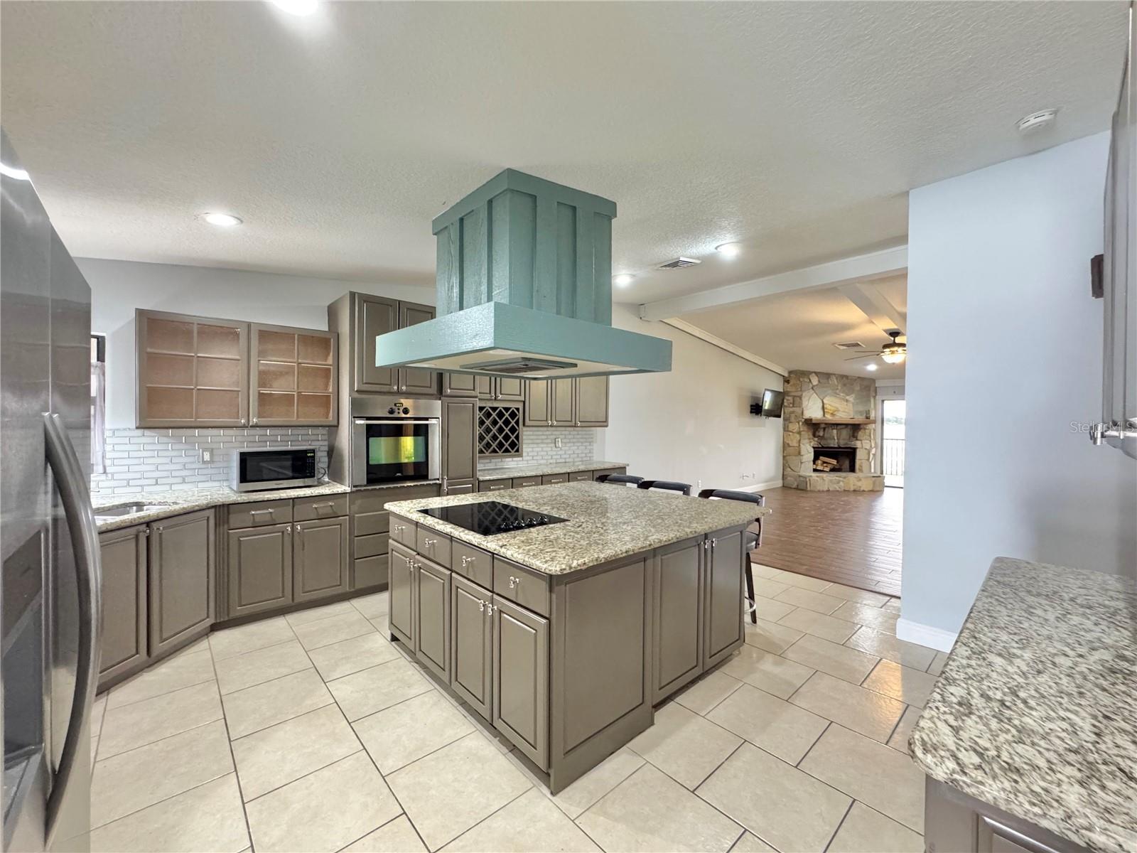 Image 6 of 53 For 2410 Hartridge Point Drive W