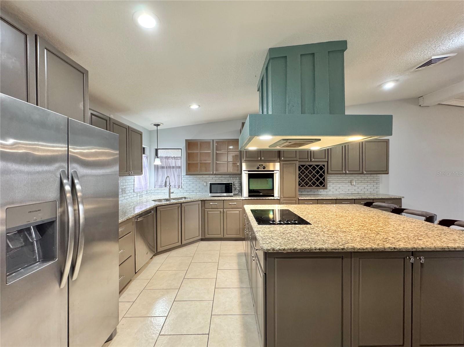 Image 8 of 53 For 2410 Hartridge Point Drive W