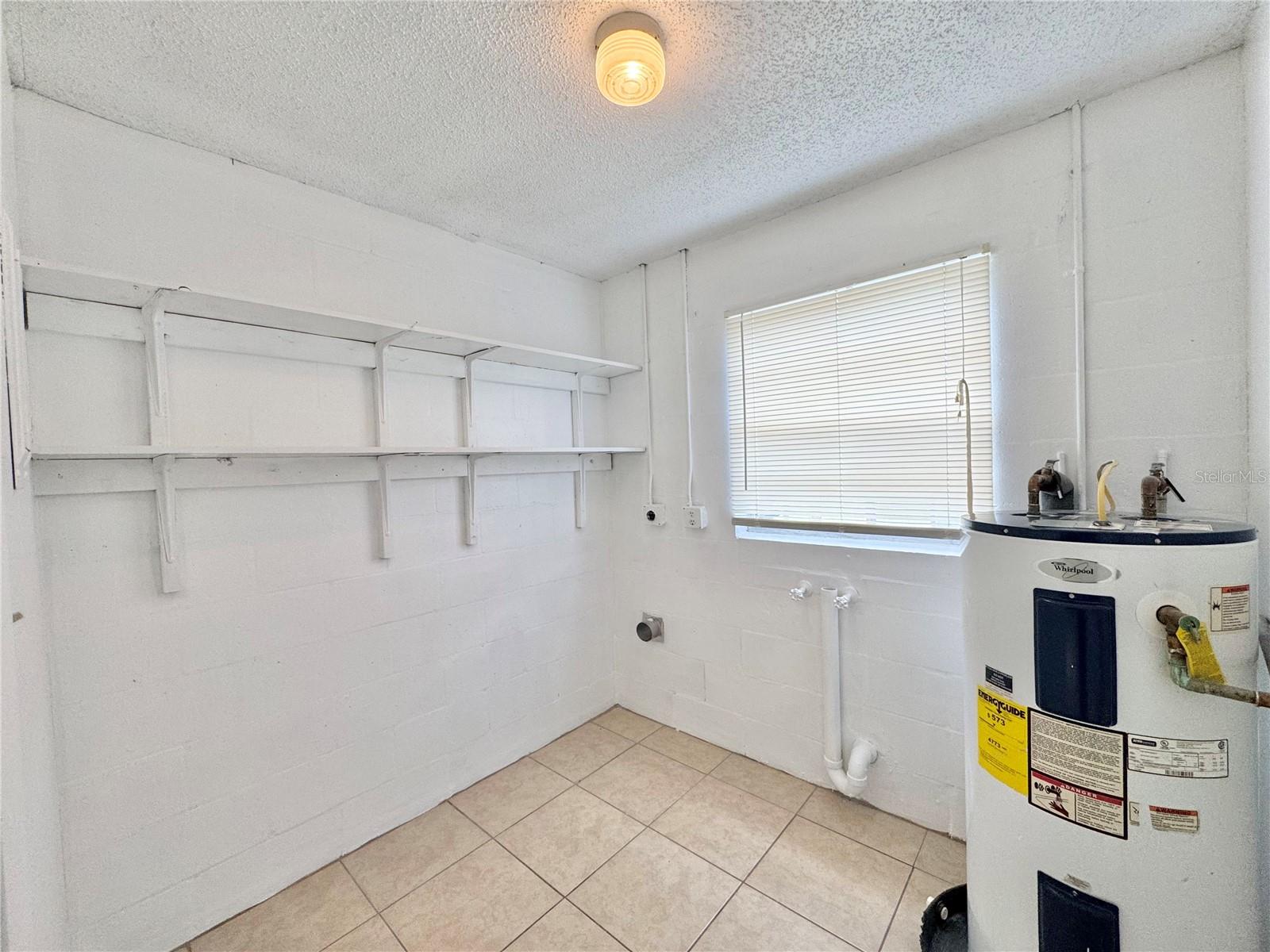 Image 18 of 20 For 2575 Elm Avenue