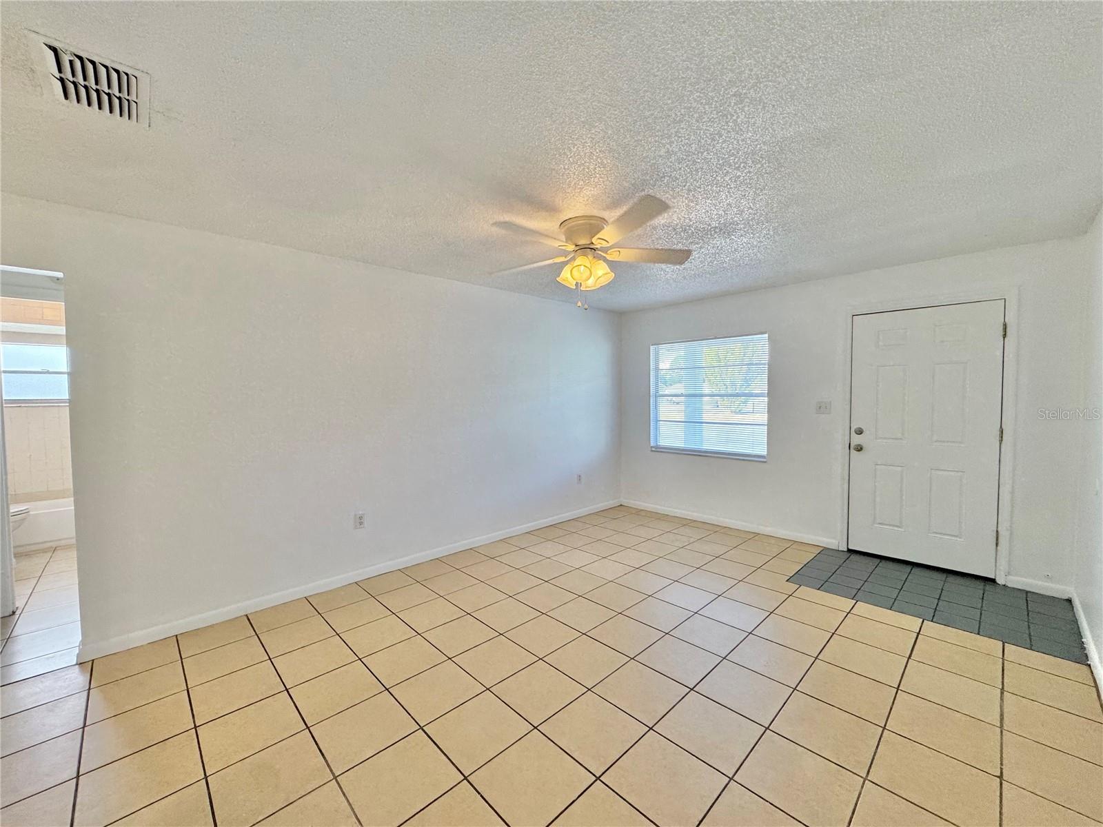 Image 4 of 20 For 2575 Elm Avenue