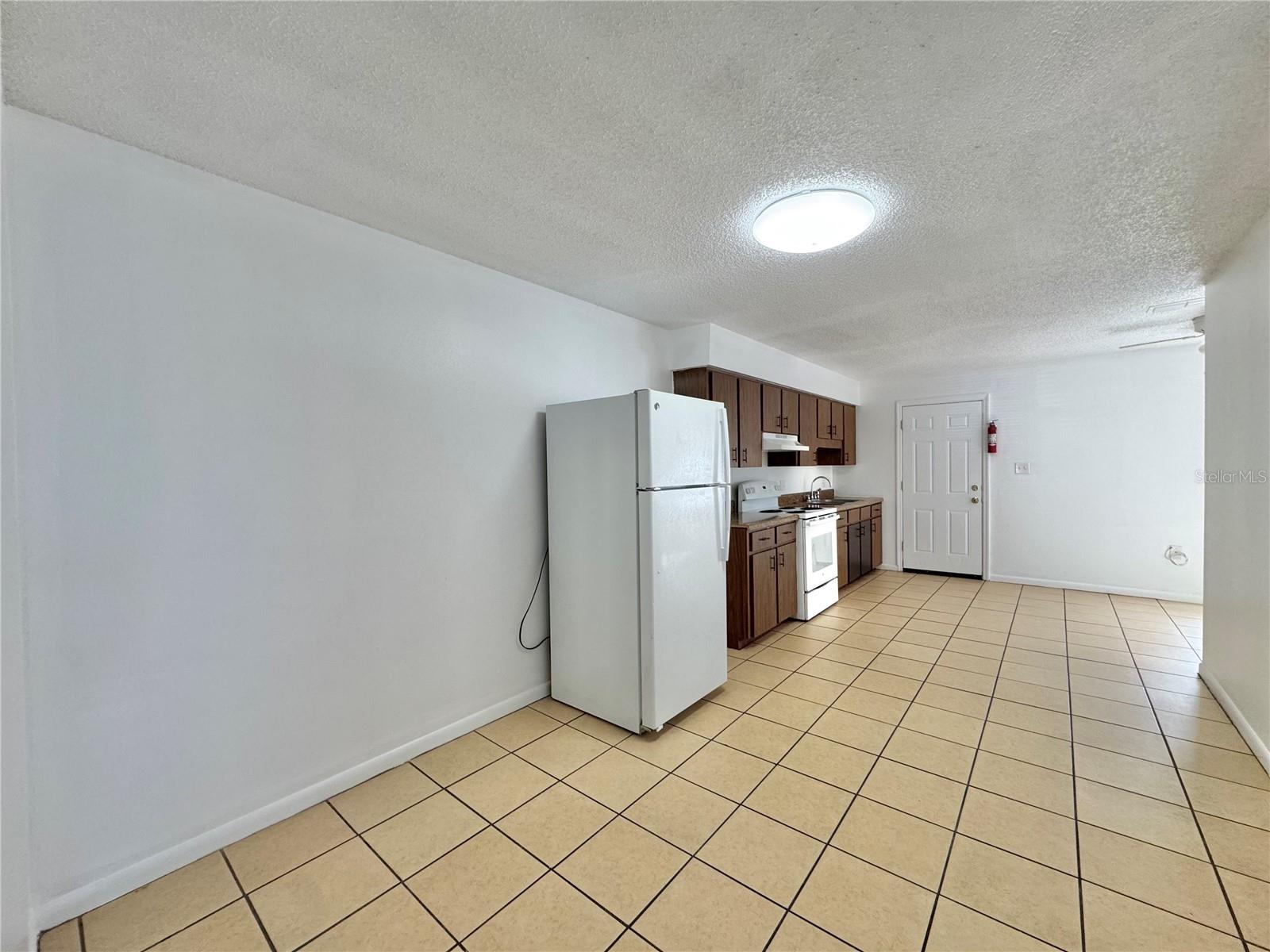 Image 7 of 20 For 2575 Elm Avenue