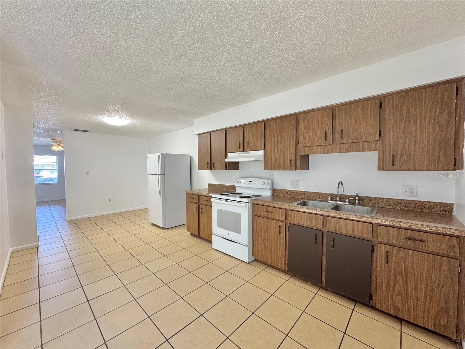 Image 8 of 20 For 2575 Elm Avenue