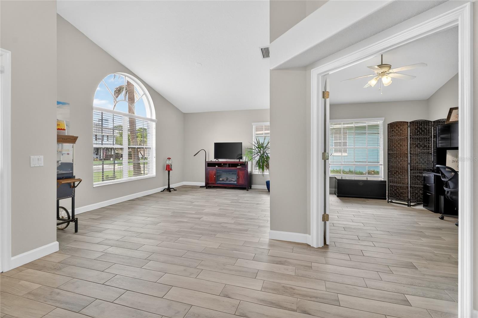 Image 13 of 72 For 737 Santa Maria Drive