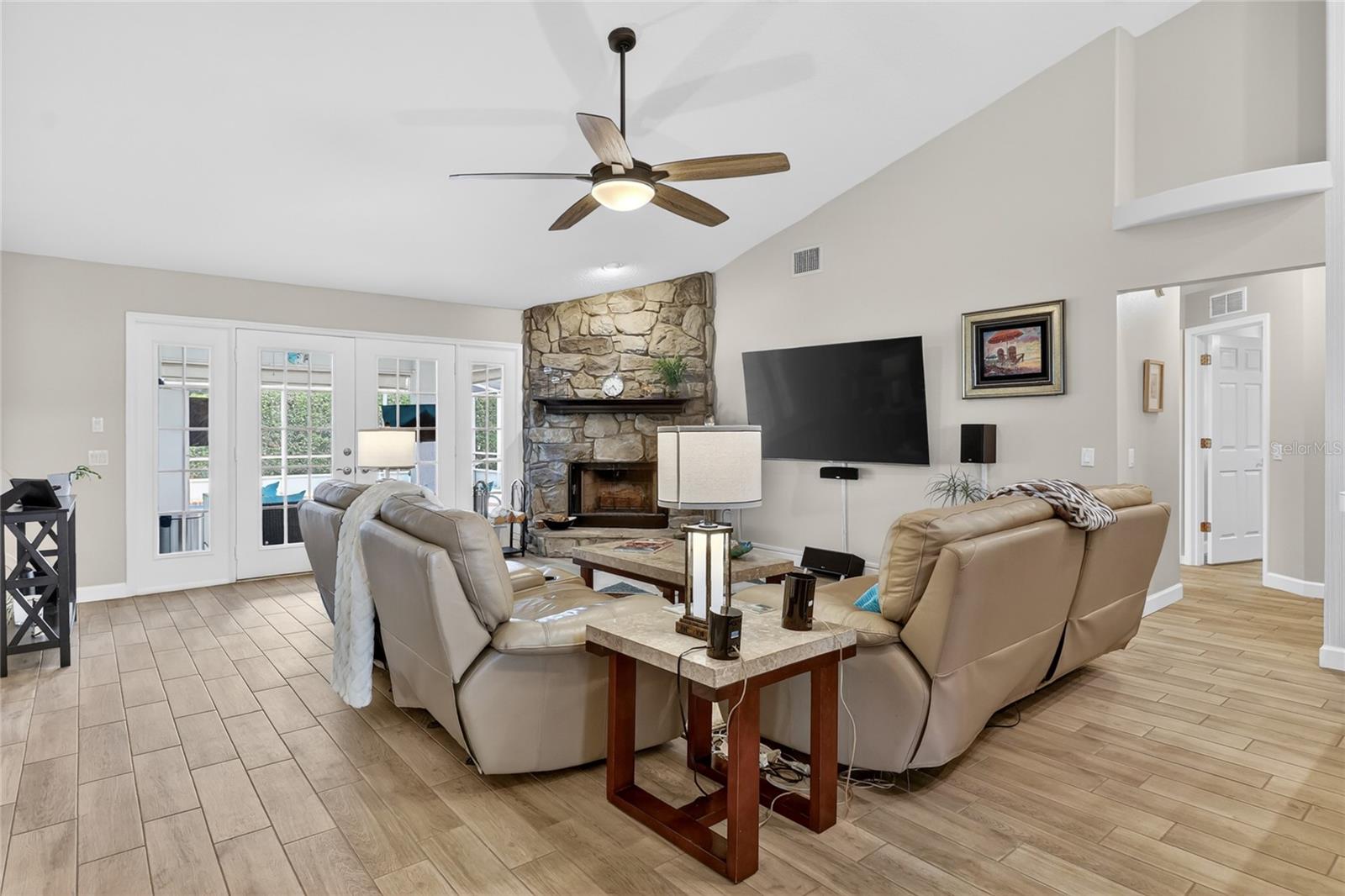 Image 32 of 72 For 737 Santa Maria Drive