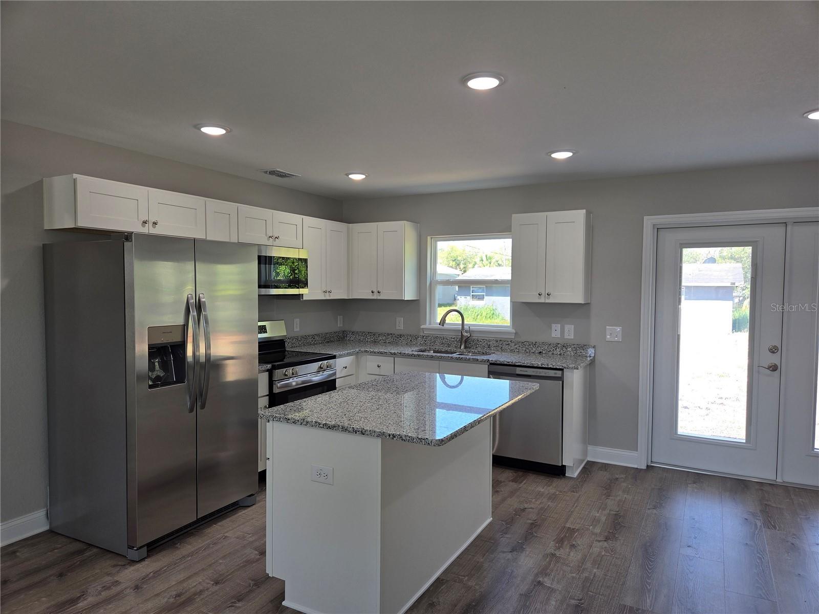 Image 8 of 33 For 1580 Sally St