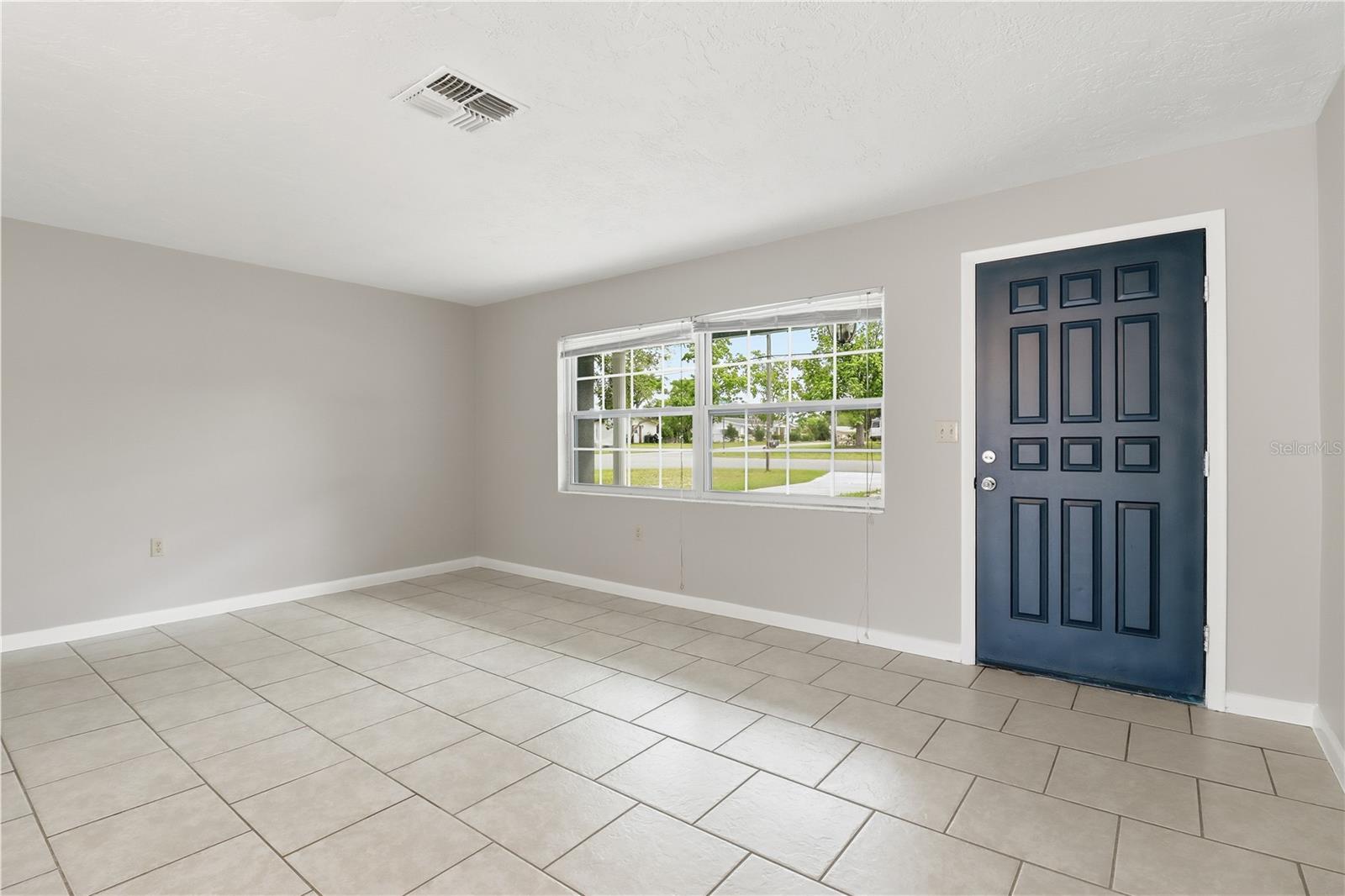 Image 11 of 46 For 38 Regina Boulevard