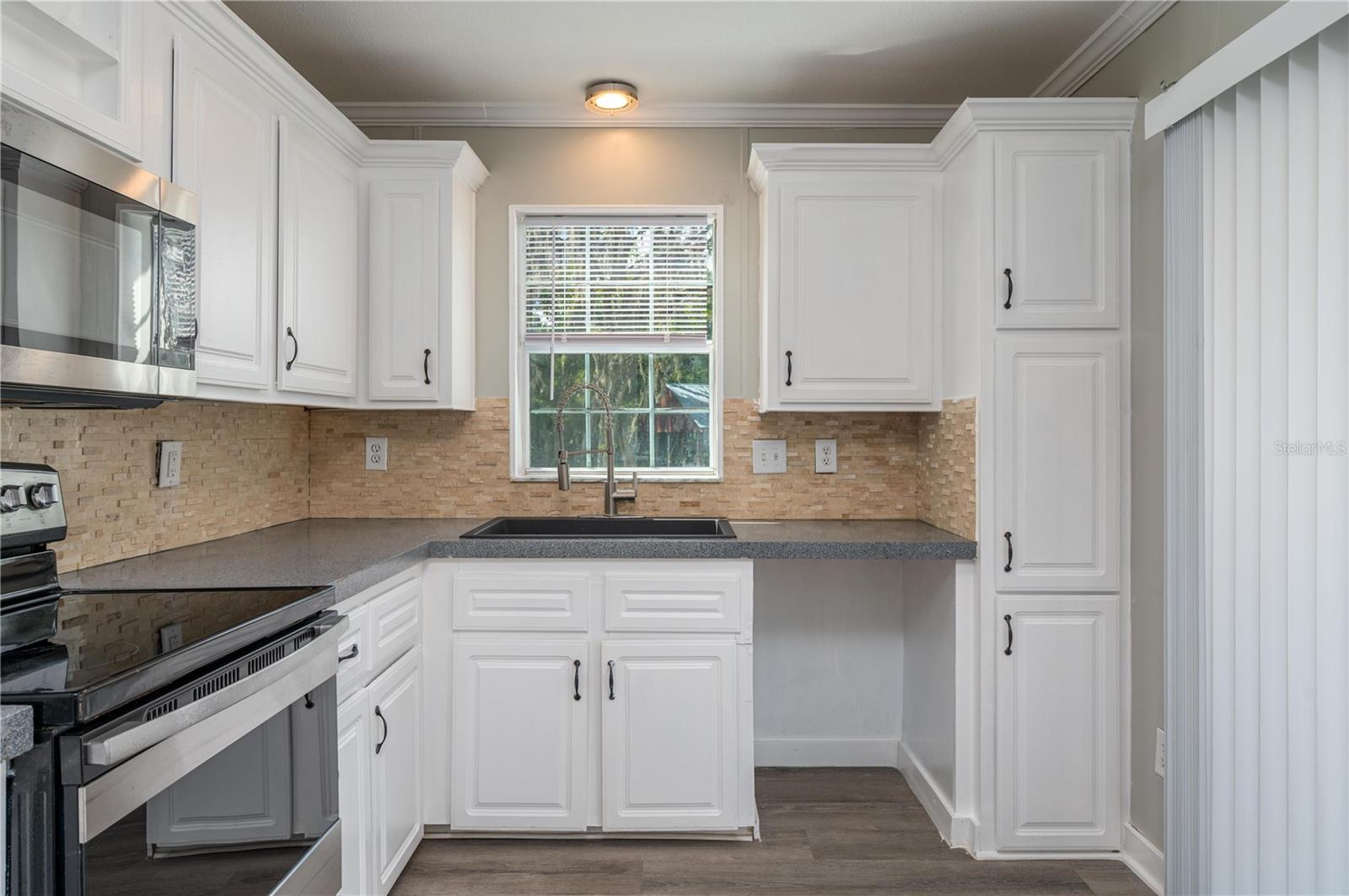 Image 11 of 39 For 991 Bay Court