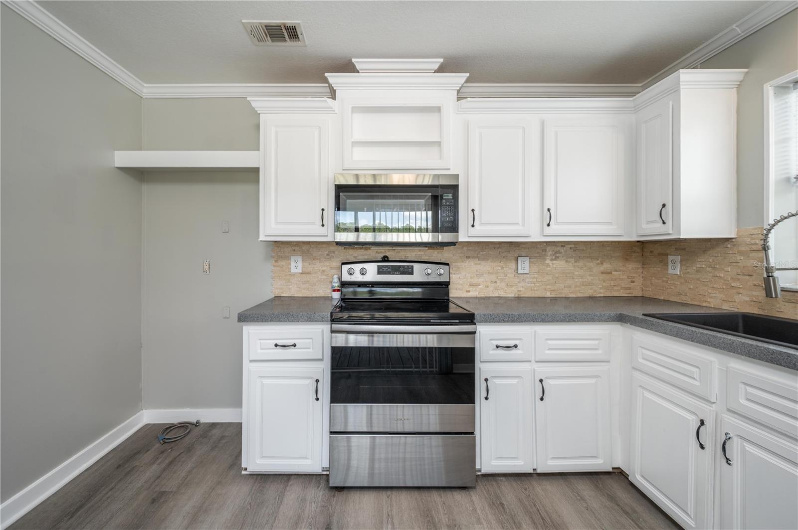 Image 12 of 39 For 991 Bay Court