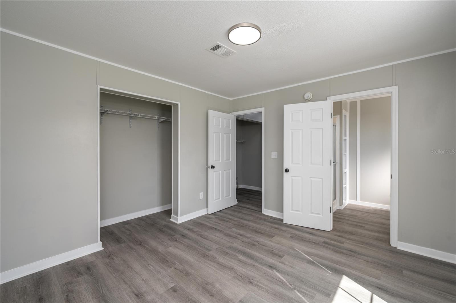 Image 15 of 39 For 991 Bay Court