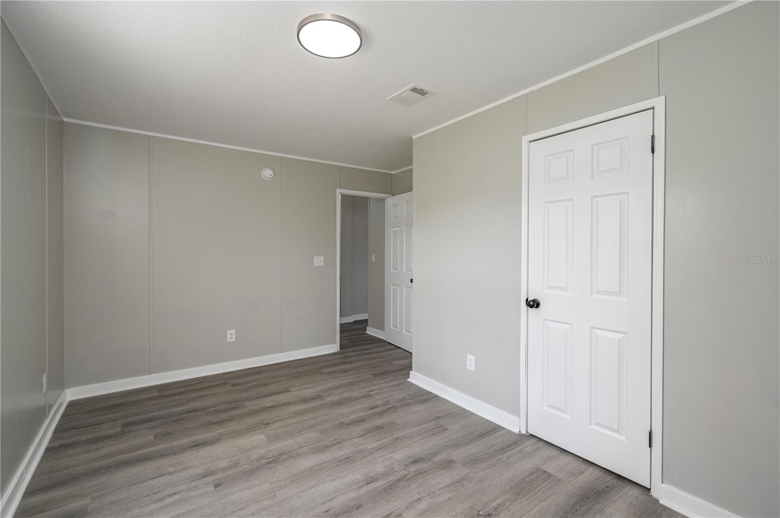 Image 21 of 39 For 991 Bay Court