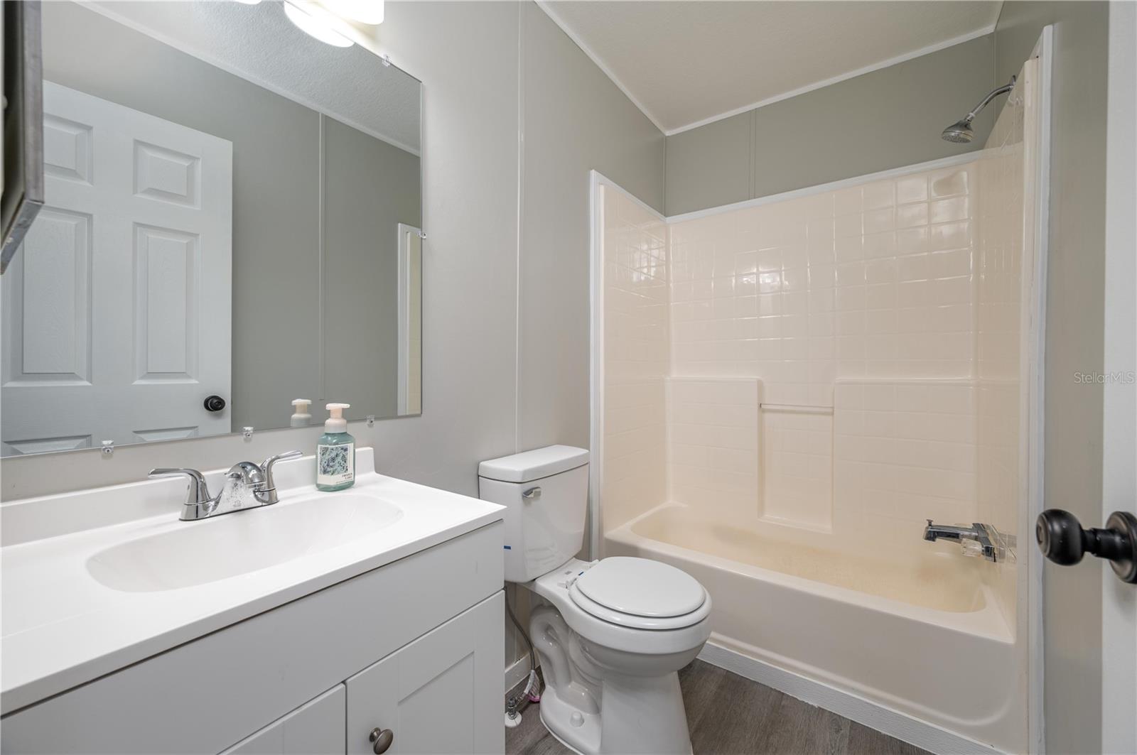 Image 23 of 39 For 991 Bay Court