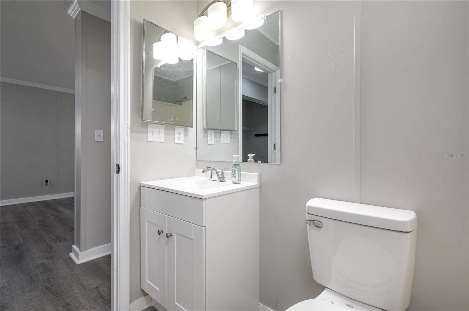 Image 25 of 39 For 991 Bay Court